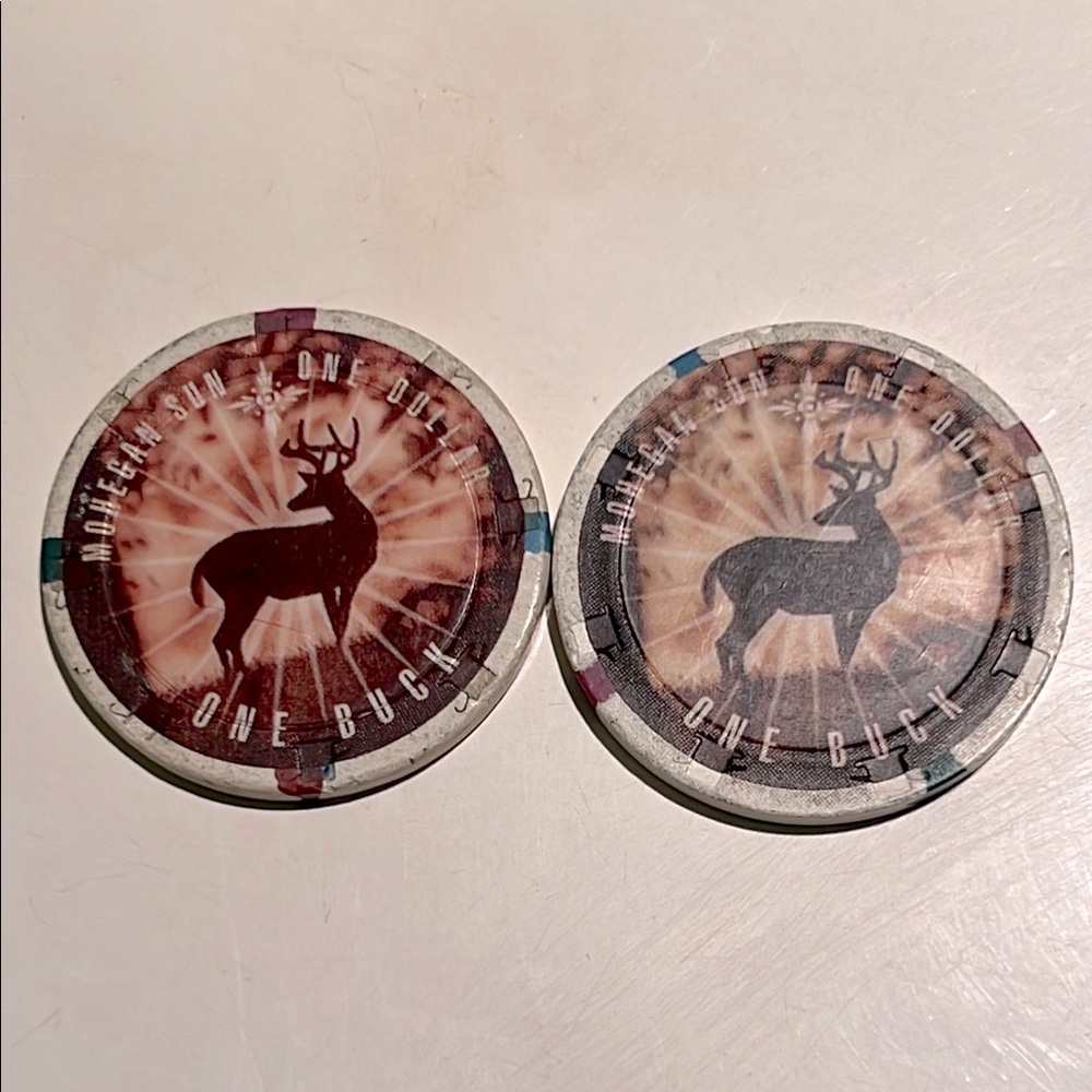 🃏🎰 2 RETIRED UNCASHABLE MOHEGAN SUN, UNCASVILLE, CT $1 CASINO POKER CHIPS